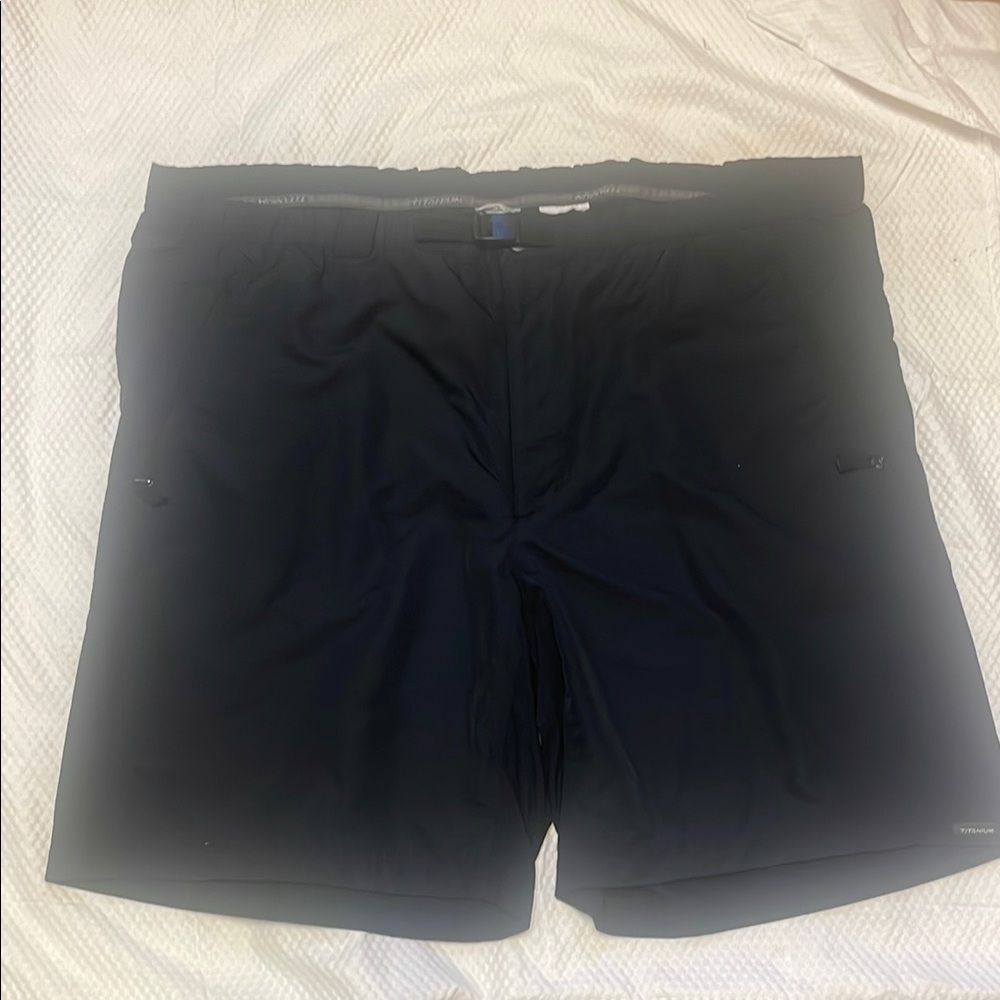 Columbia titanium men’s shorts
